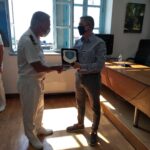 Διοικητής του Α΄ Λιμενικού Τμήματος Ωρεών Σημαιοφόρος Λ.Σ. Κρεμμυδάς Δήμος